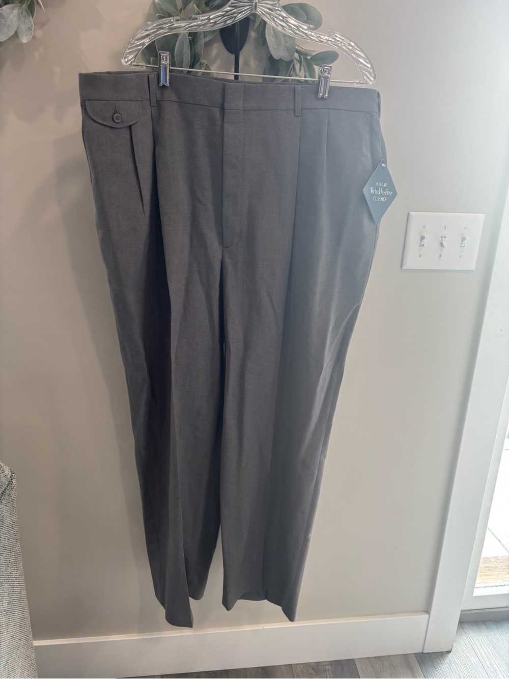 Men's 42x30 Haggar wrinkle free Gray Dress Pants